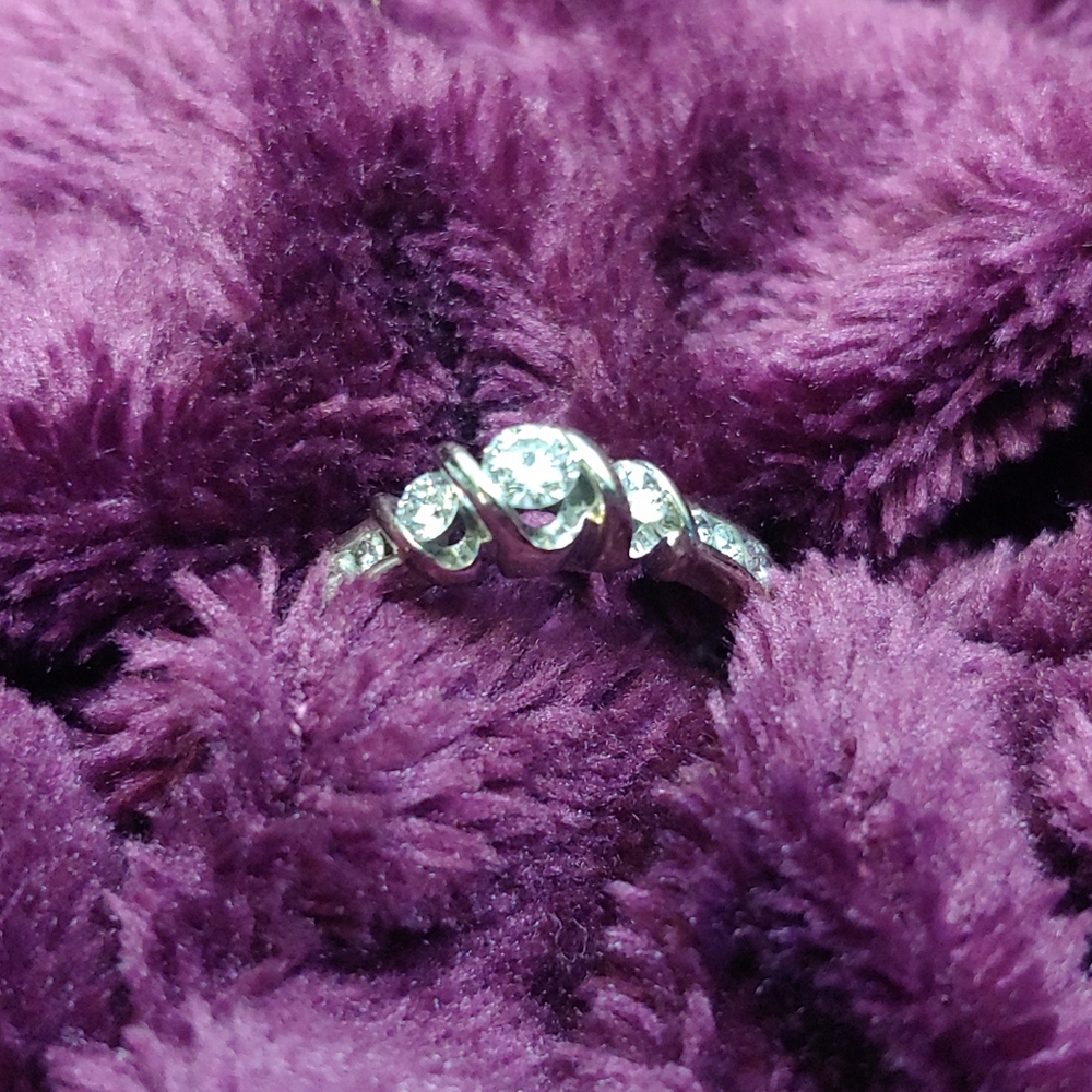 14k 3-stone diamond ring